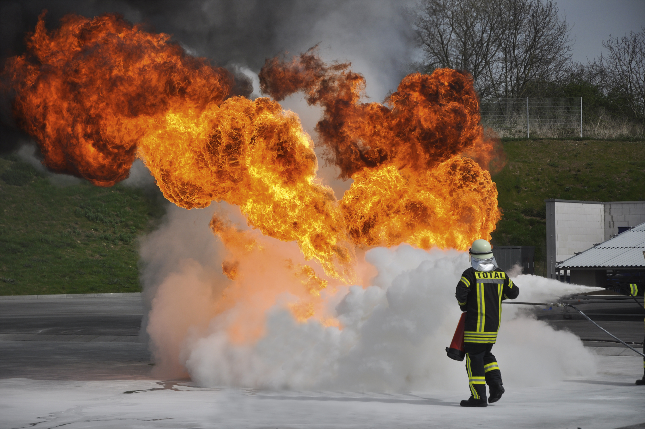 Brandschutz-Unterweisung mit praktischer Löschübung